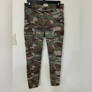 Pre-owned J. Crew size 27 women’s camo stretchy pants.